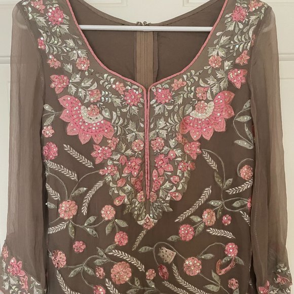 3 piece salwar kameez set with pink and green floral embroidery - Picture 1 of 11